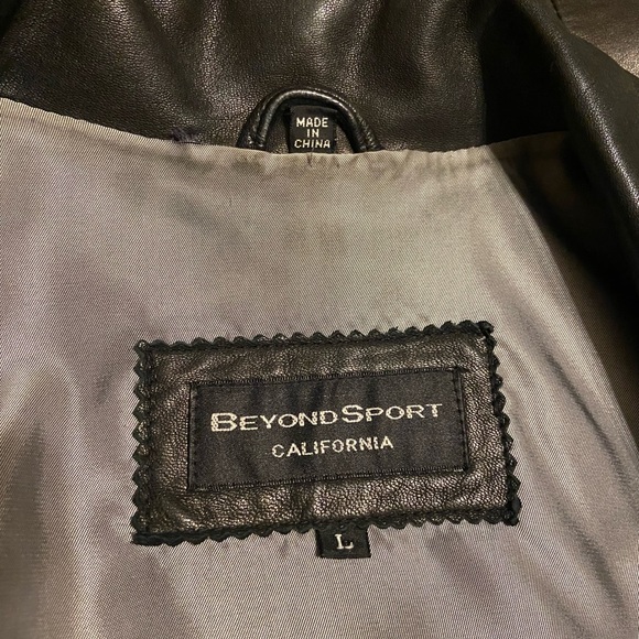 Vintage Y2K Genuine Butter-soft Leather Blazer. Pit to pit = 19.5 in. 2 pockets. - Picture 10 of 16